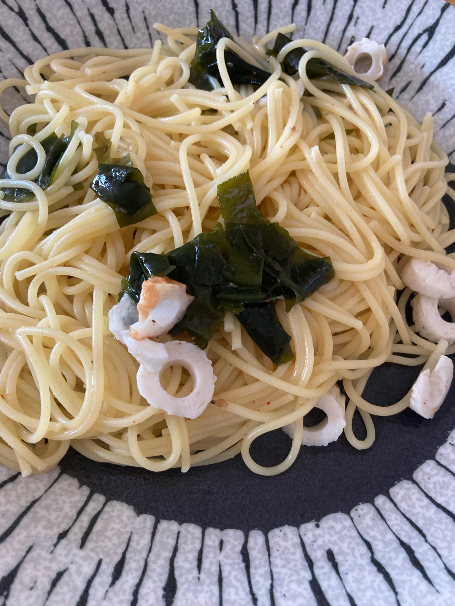 ワカメとちくわのパスタ