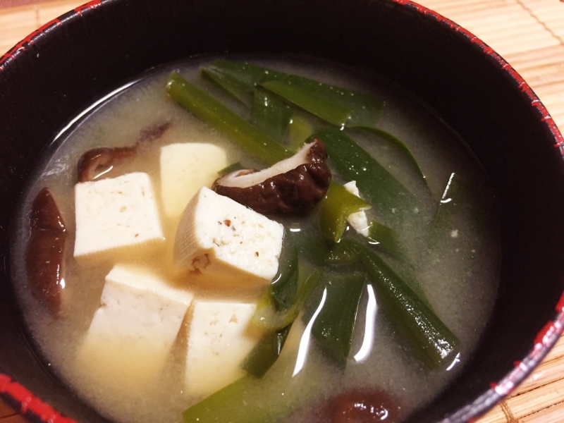 ニラ&シイタケ&豆腐の味噌汁