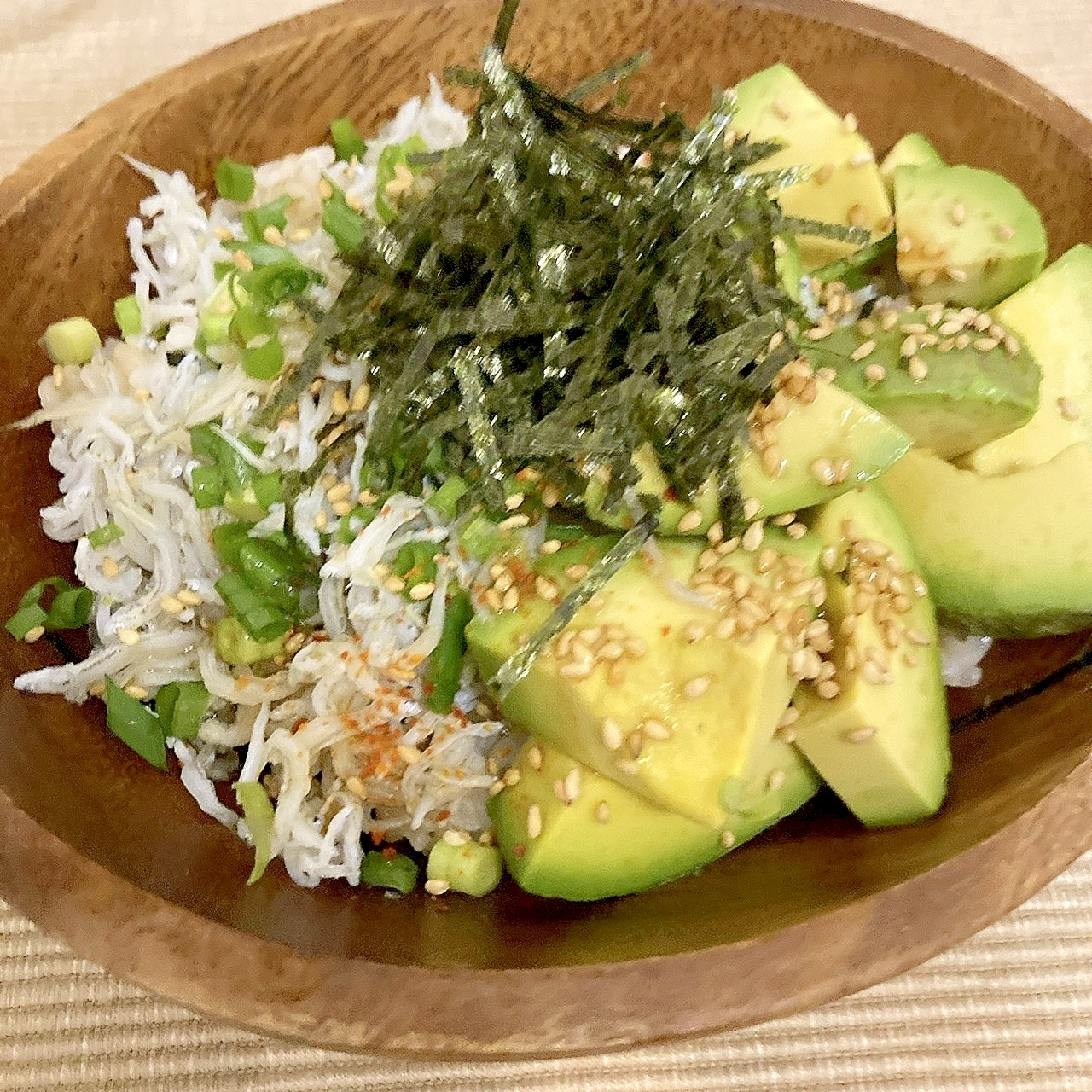 簡単ひとりご飯 しらすアボカド丼 レシピ 作り方 By Ayatoy 楽天レシピ 簡単ひとりご飯 しらすアボカド丼 レシピ 作り方 By Ayatoy 楽天レシピ