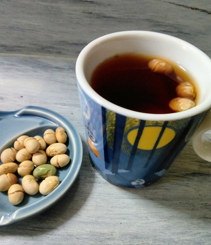 きょうはこちらを✨女子力UPさせたくおやつに大豆、夕食に豆腐や納豆を食べるようにしてます♪美味しい福豆茶に満足♡レシピ感謝です(*´˘`*)