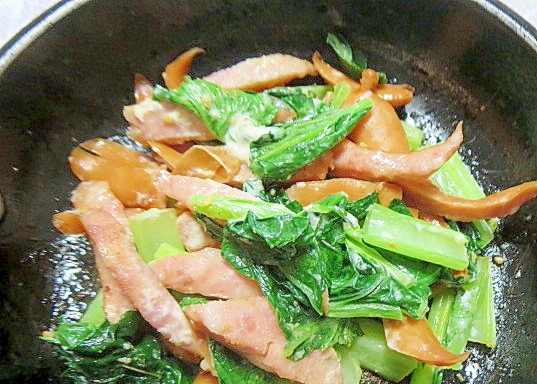 ソーセージと小松菜の簡単炒め