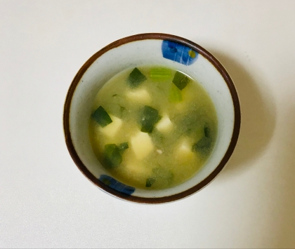 みそ汁☆玉ねぎ　ちんげん菜　人参の葉