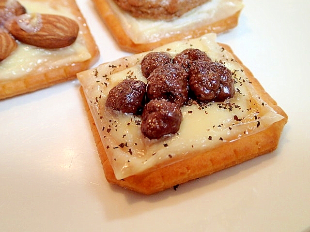 紅茶香る　チーズと麦チョコの焼きクラッカー