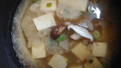豆腐とワカメのお味噌汁