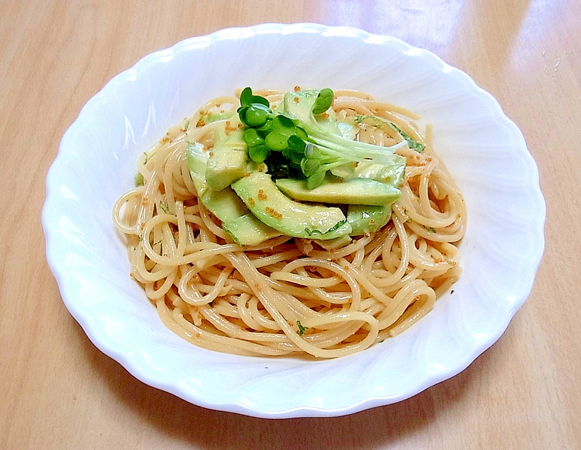 アボカドととびっこのスパゲティ