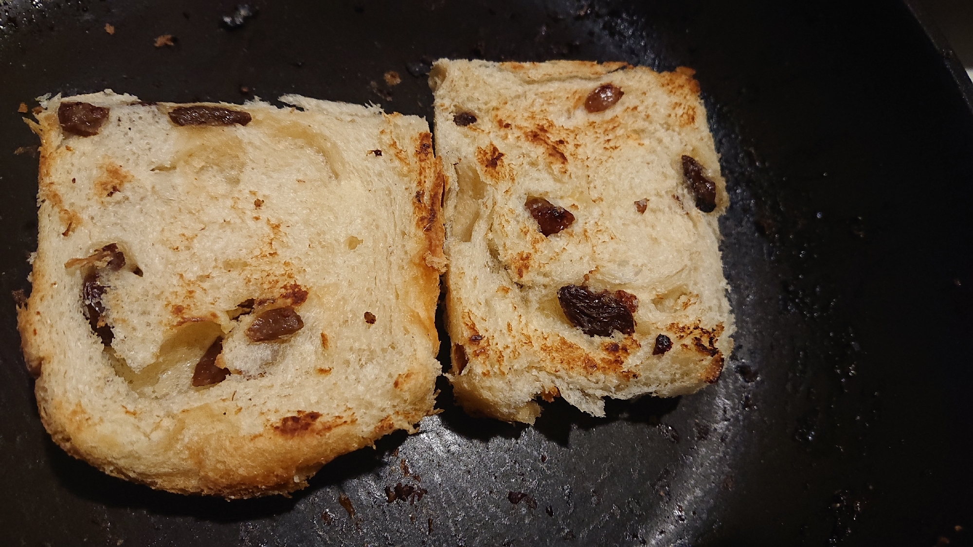 焼きレーズンパン