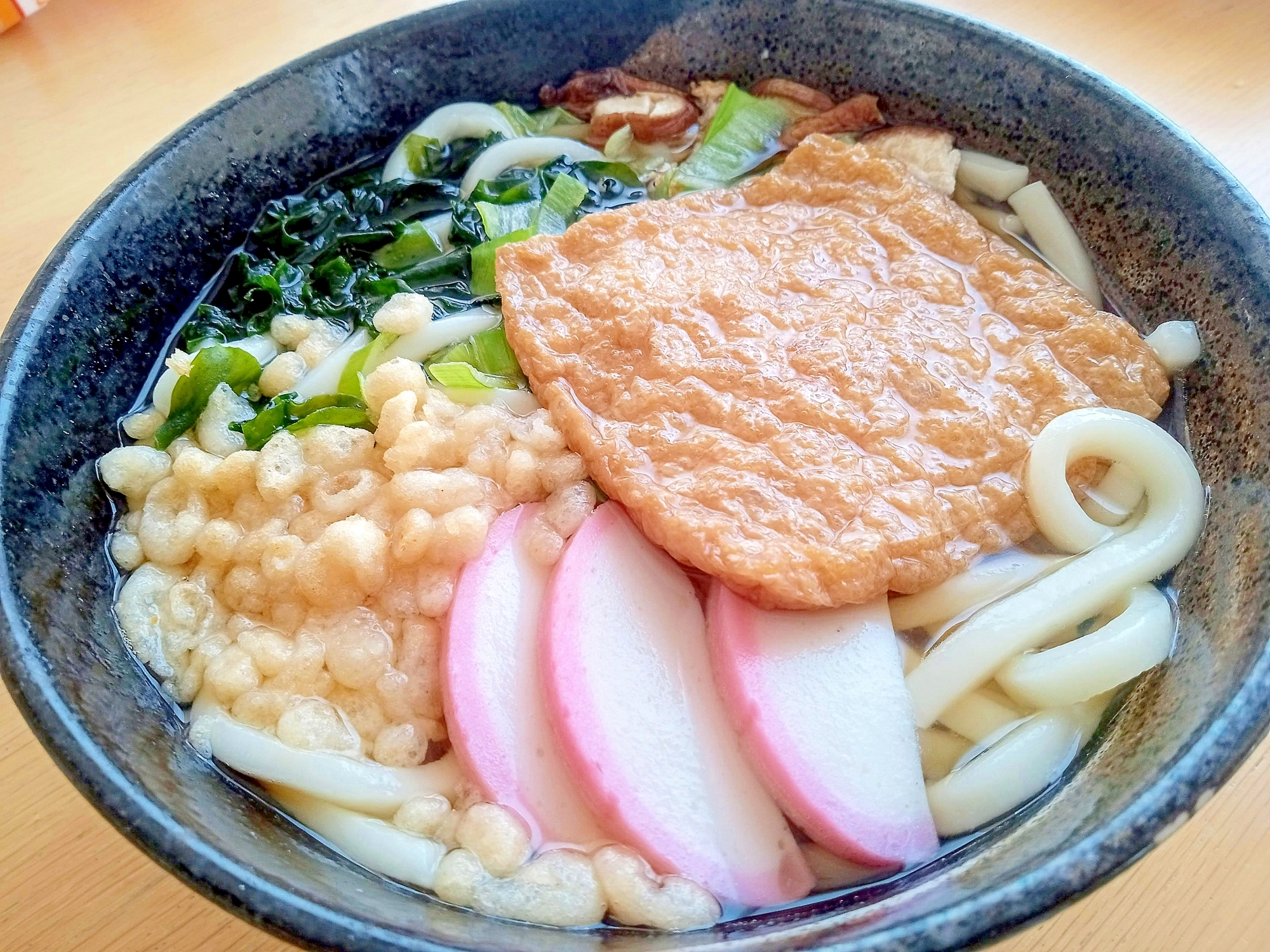 かつおだしの関西風きつねうどん