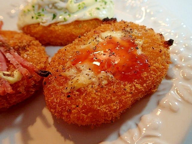 タルタルとスイートチリソースで焼きコロッケ