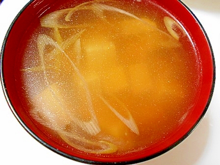 中華スープで煮豚の残り煮汁で　中華風豆腐スープ