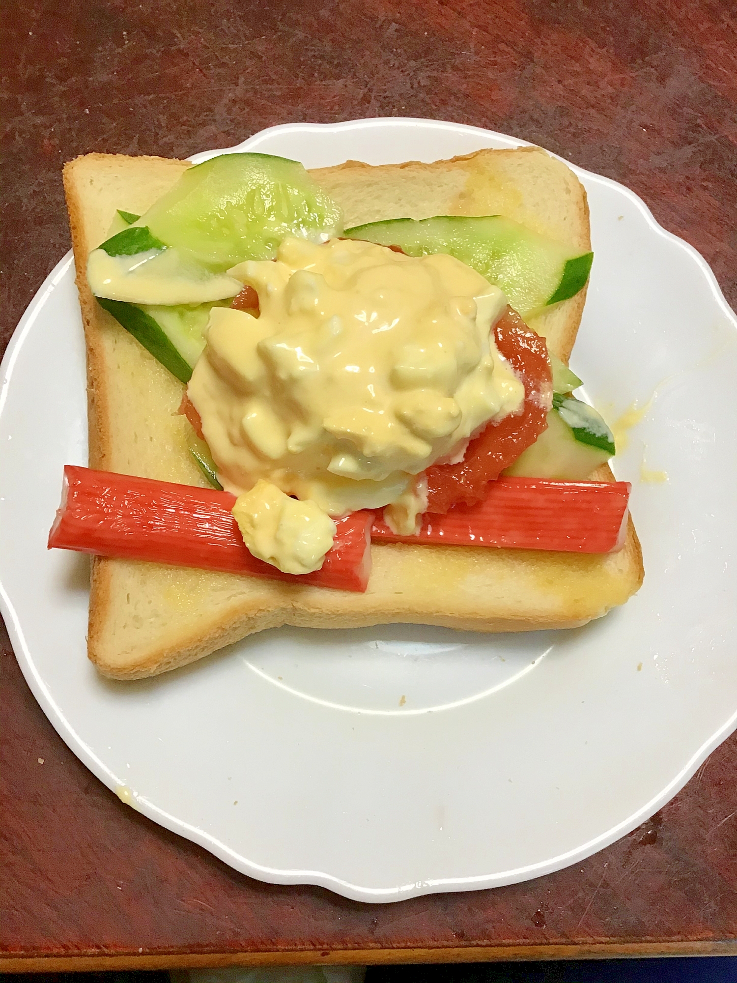 カニカマと野菜の卵サンド。