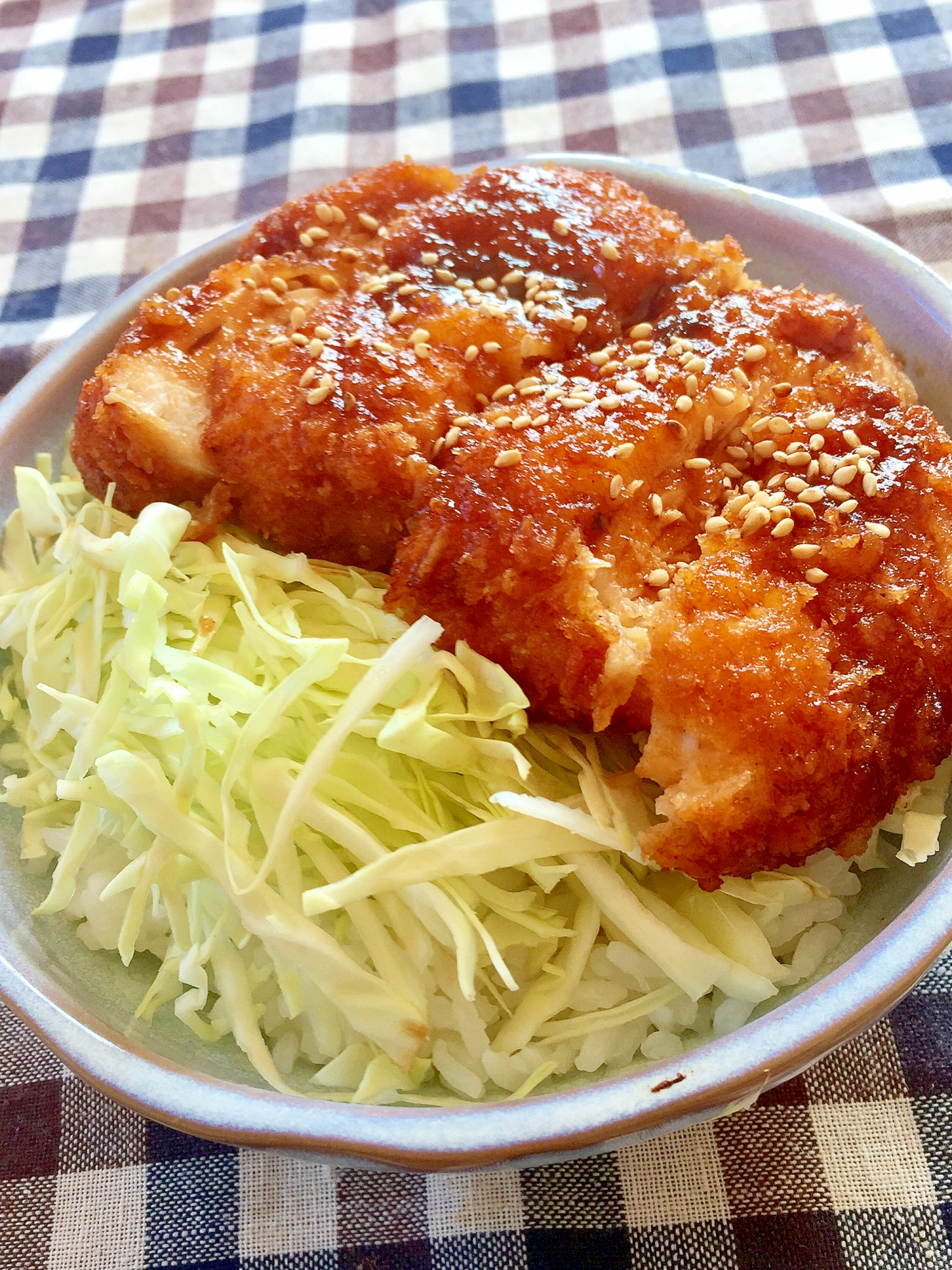 甘辛ソースが絶品♡鶏むね肉でソースチキンカツ丼