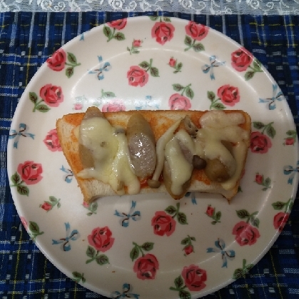 ウインナーと舞茸のピザトースト