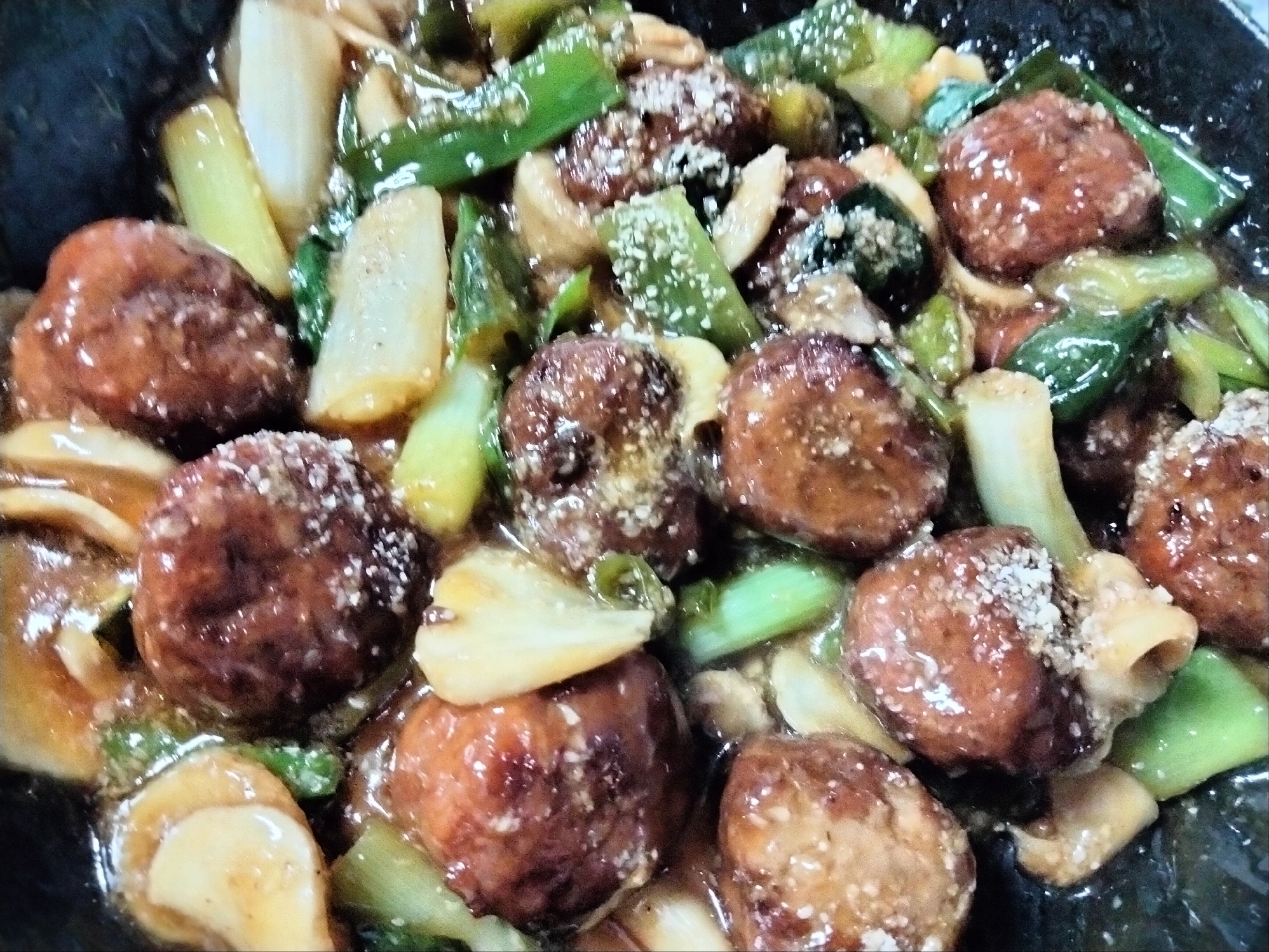 エリンギとネギの甘酢肉団ごま 炒め