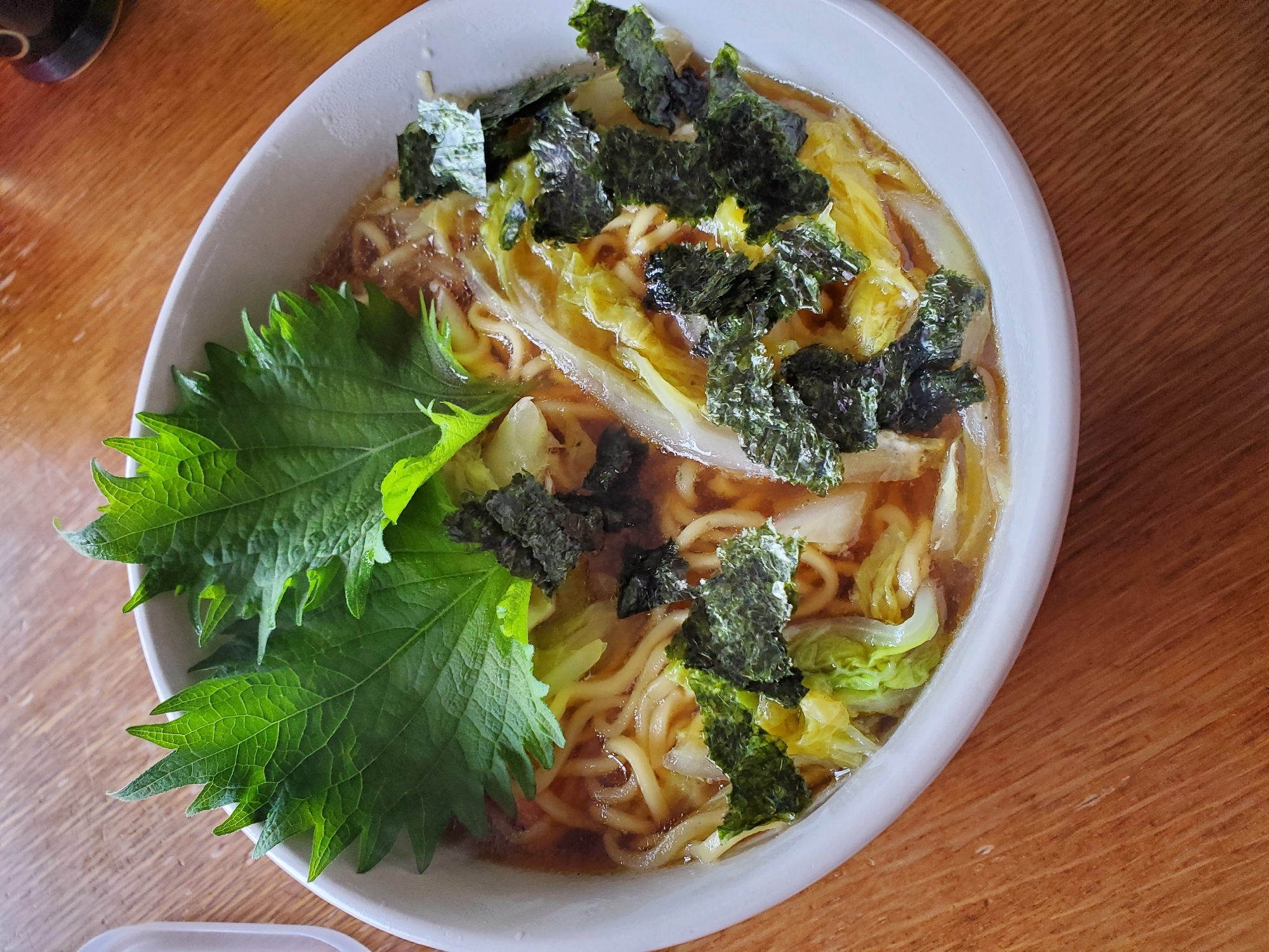 シソと海苔と白菜のラーメン