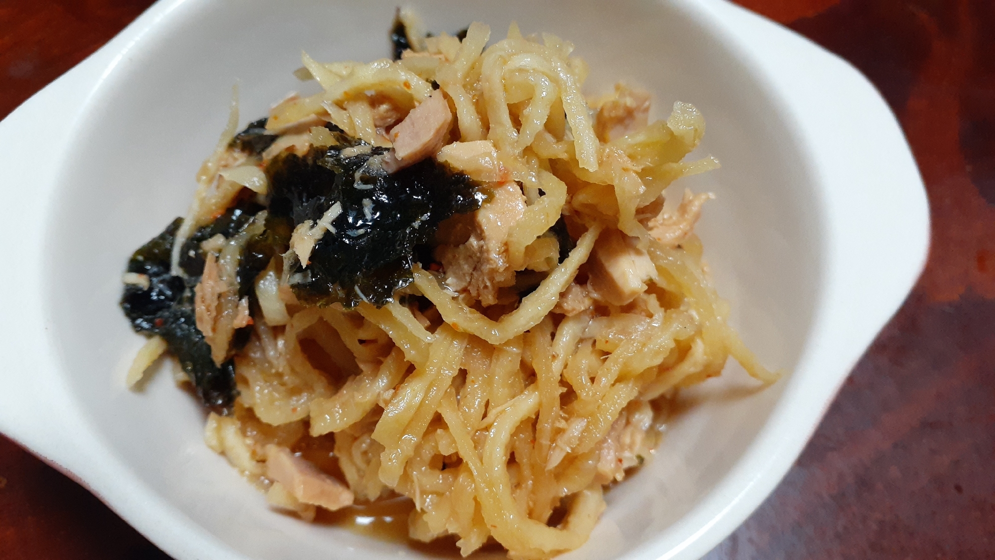 切干大根とツナ缶と韓国海苔のピリ辛和え♪