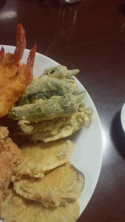夕食に作りました＾＾
オクラ好きなので天ぷらにしても美味しかったです～（＾ｖ＾）
ご馳走様でした♪