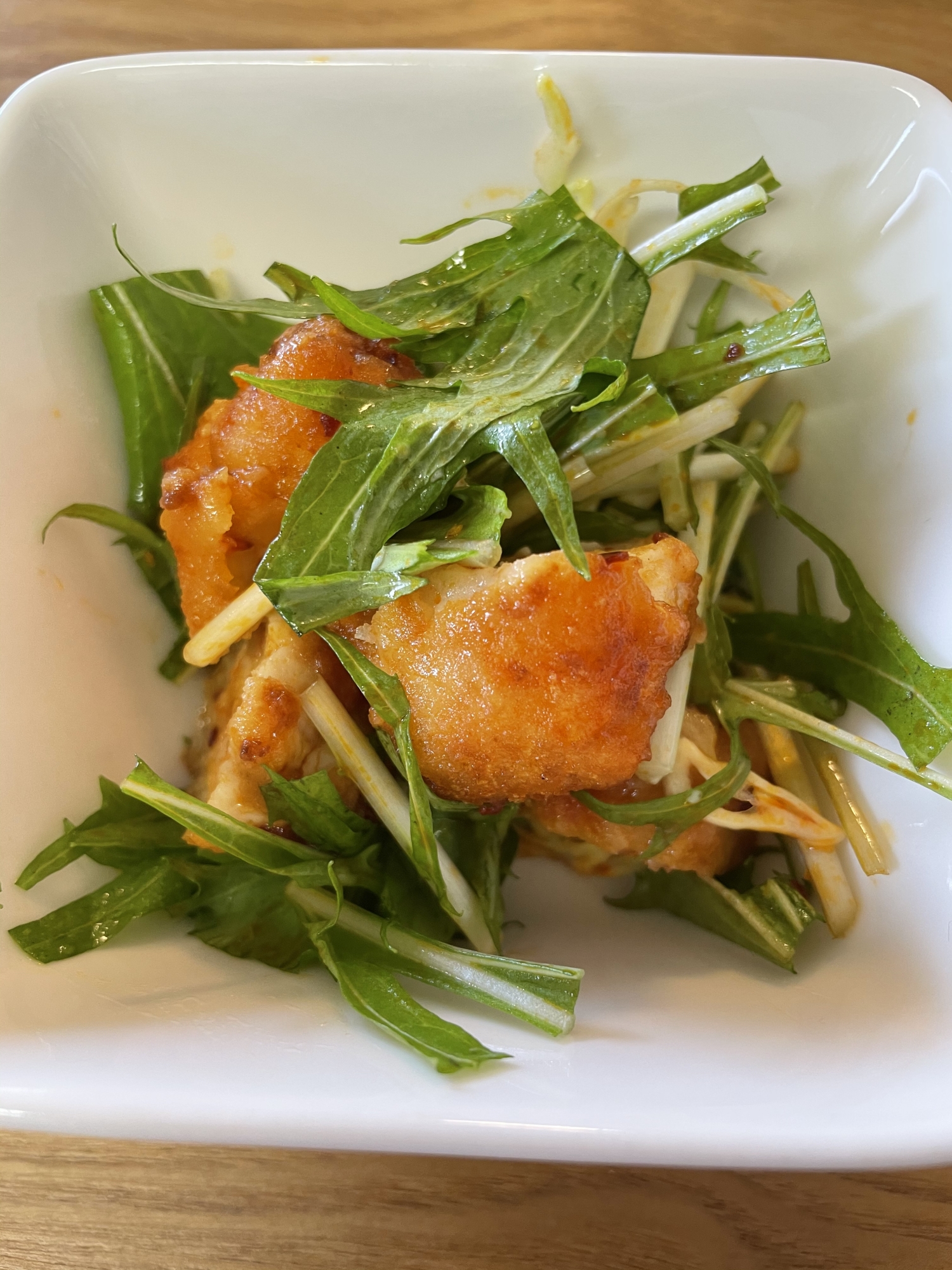 簡単美味しい⭐︎冷凍食品の唐揚げと水菜のサラダ