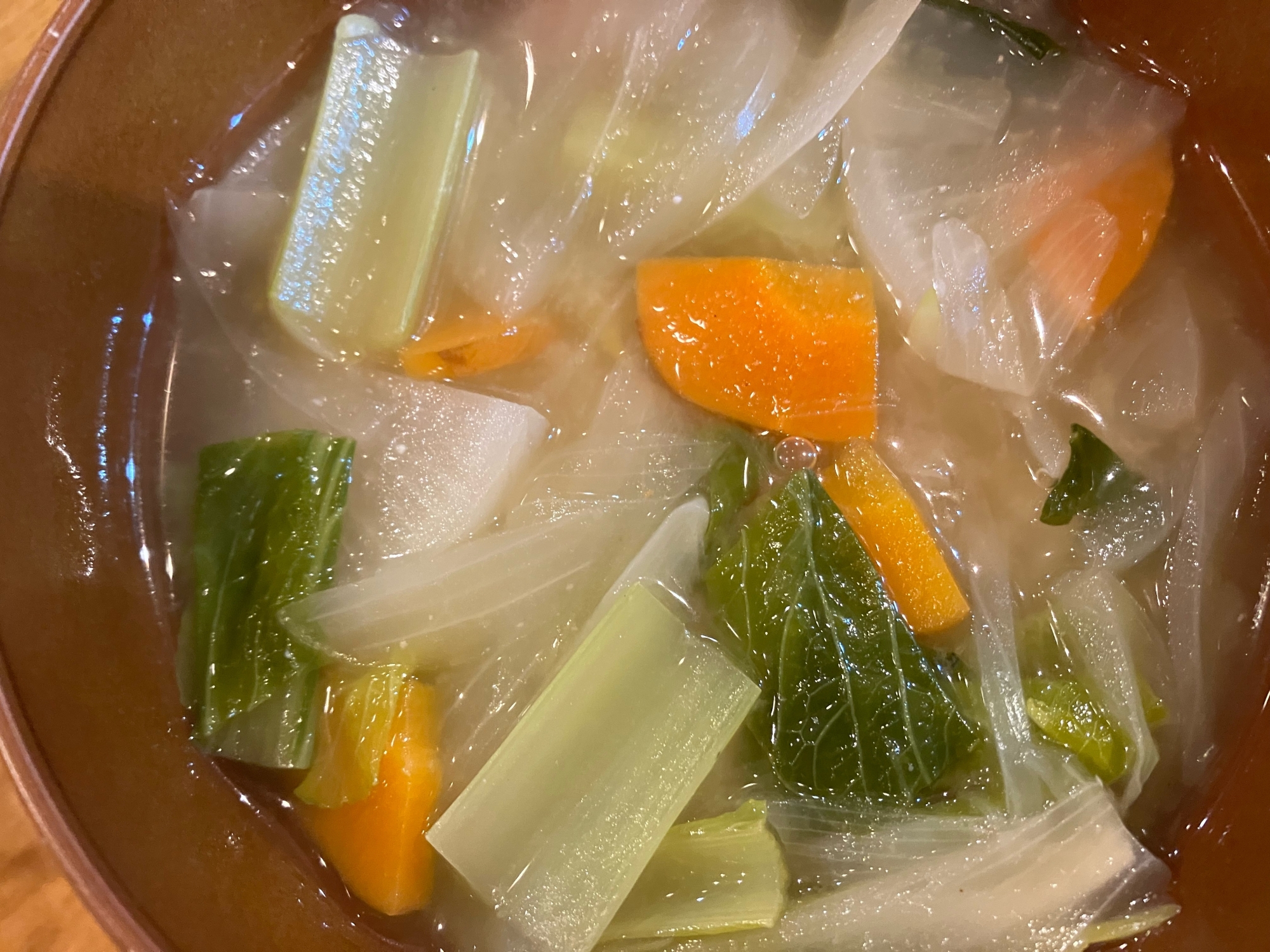 大根と玉ねぎと小松菜とにんじんの味噌汁