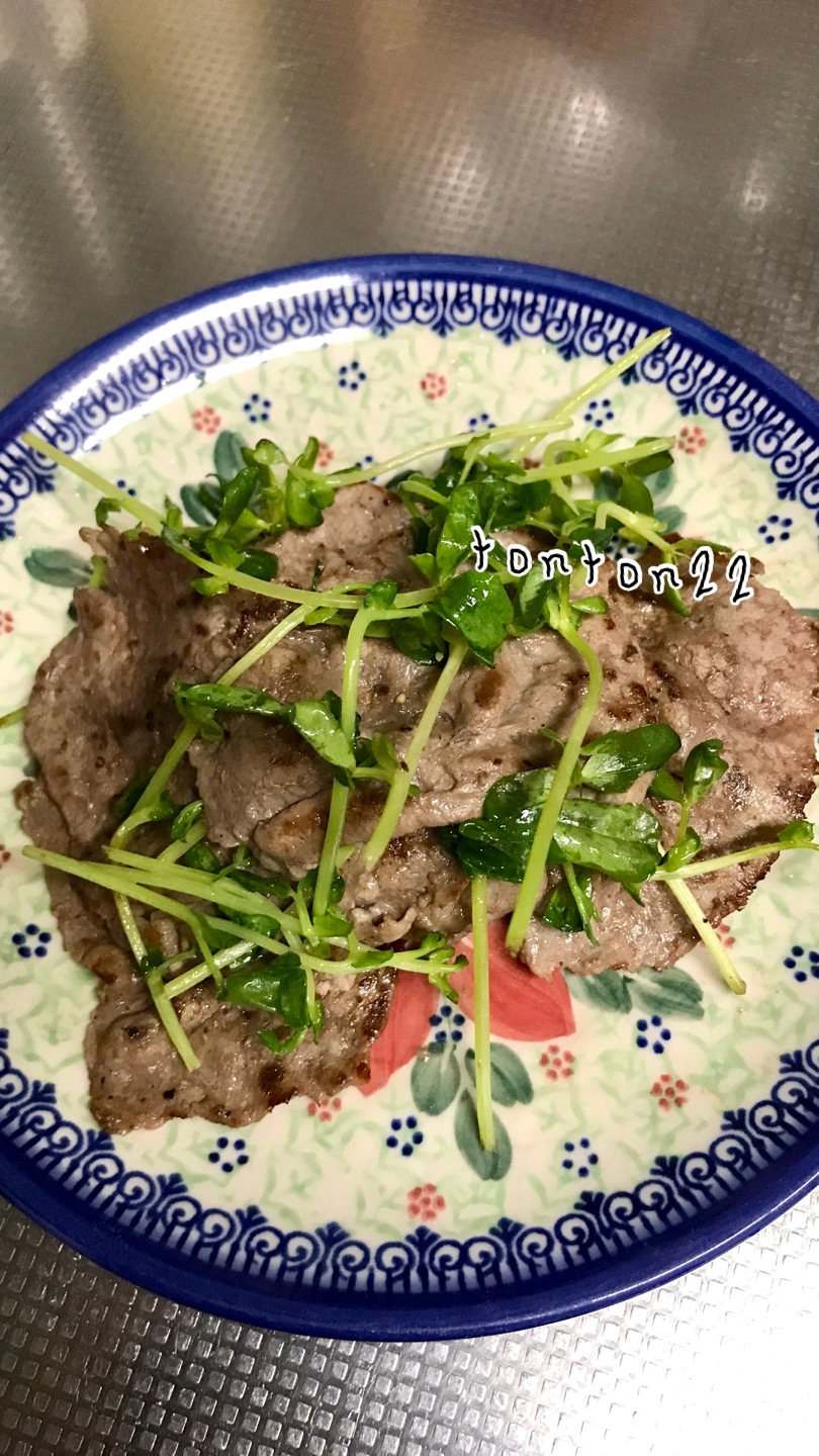 牛肉と豆苗の塩胡椒炒め☆