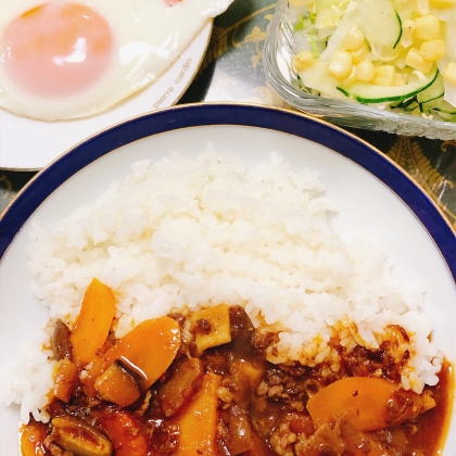 レトルトで作る目玉焼きハヤシライス