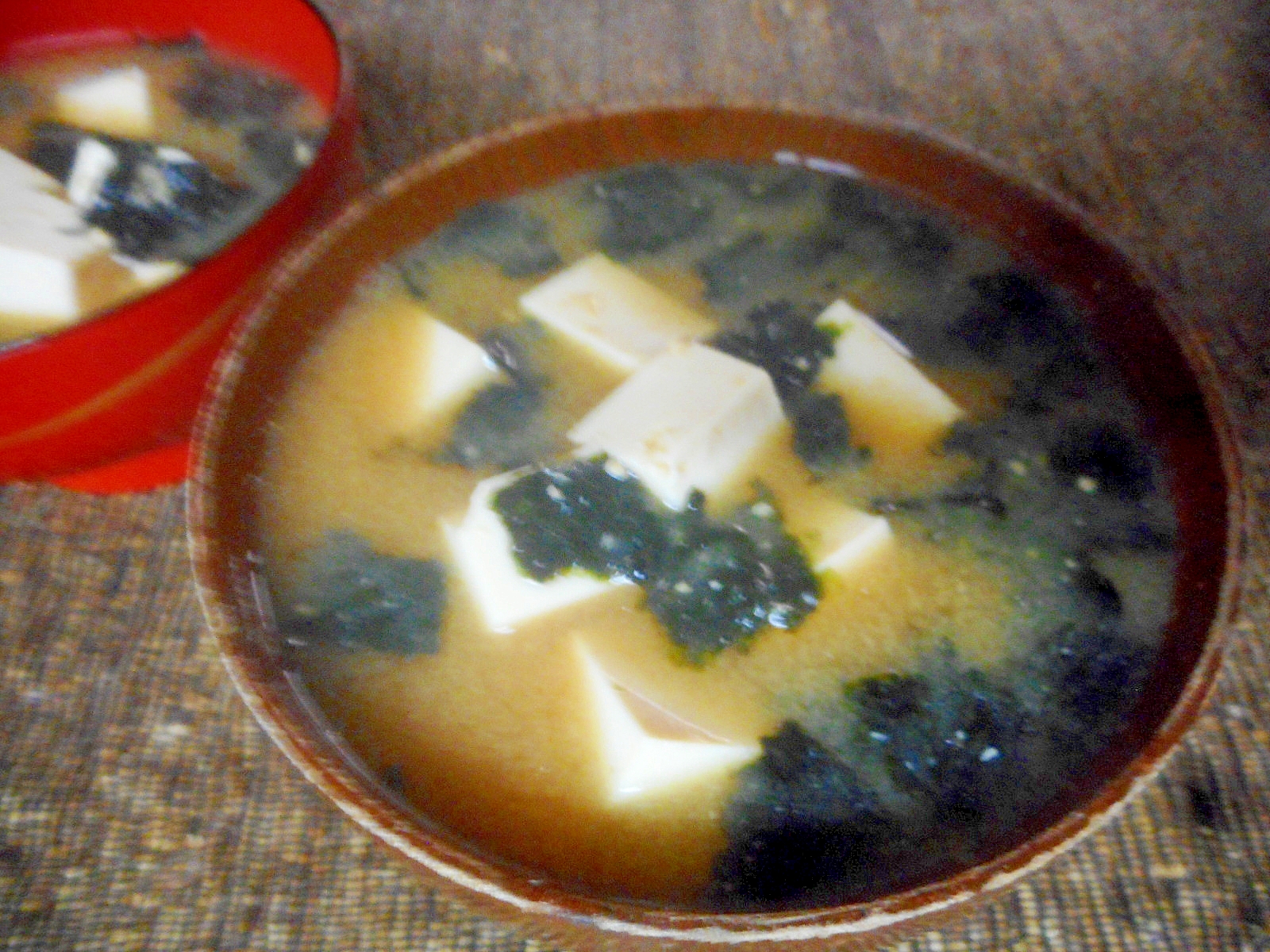 煮干しだしで豆腐と海苔の味噌汁