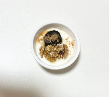 ヨーグルト プルーンレーズンりんごのせて