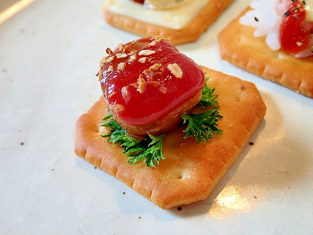 イタリアンパセリとミートボールの焼きクラッカー