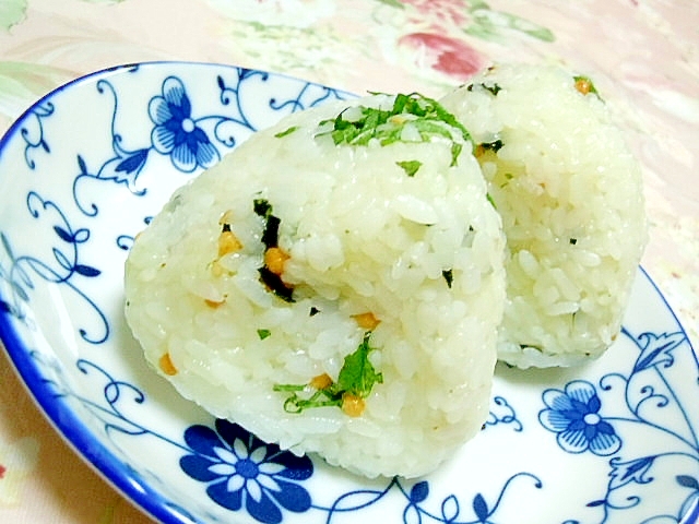 ❤お茶漬け海苔と大葉とカクテキのお握りさん❤