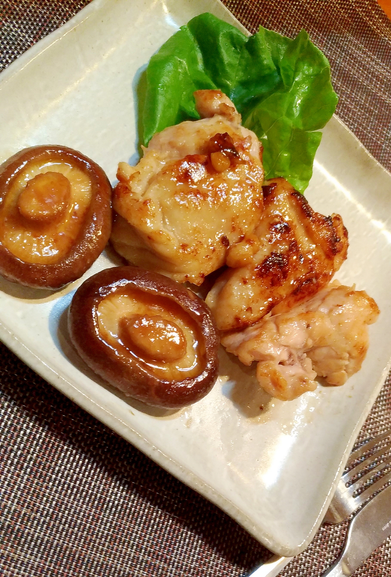 鶏胸肉とどんこ椎茸のソテー☆バター醤油ソース