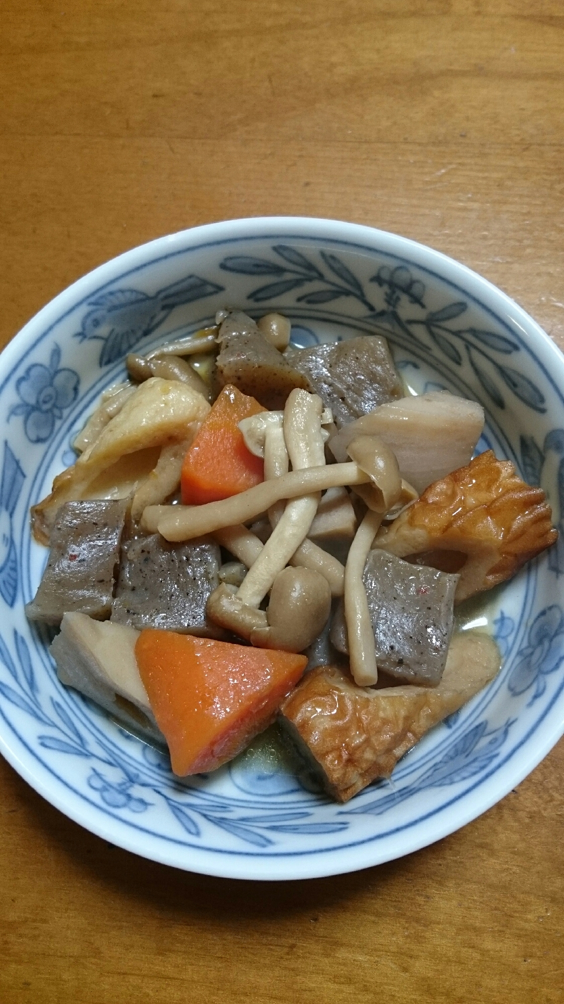 野菜とこんにゃくと竹輪の煮物