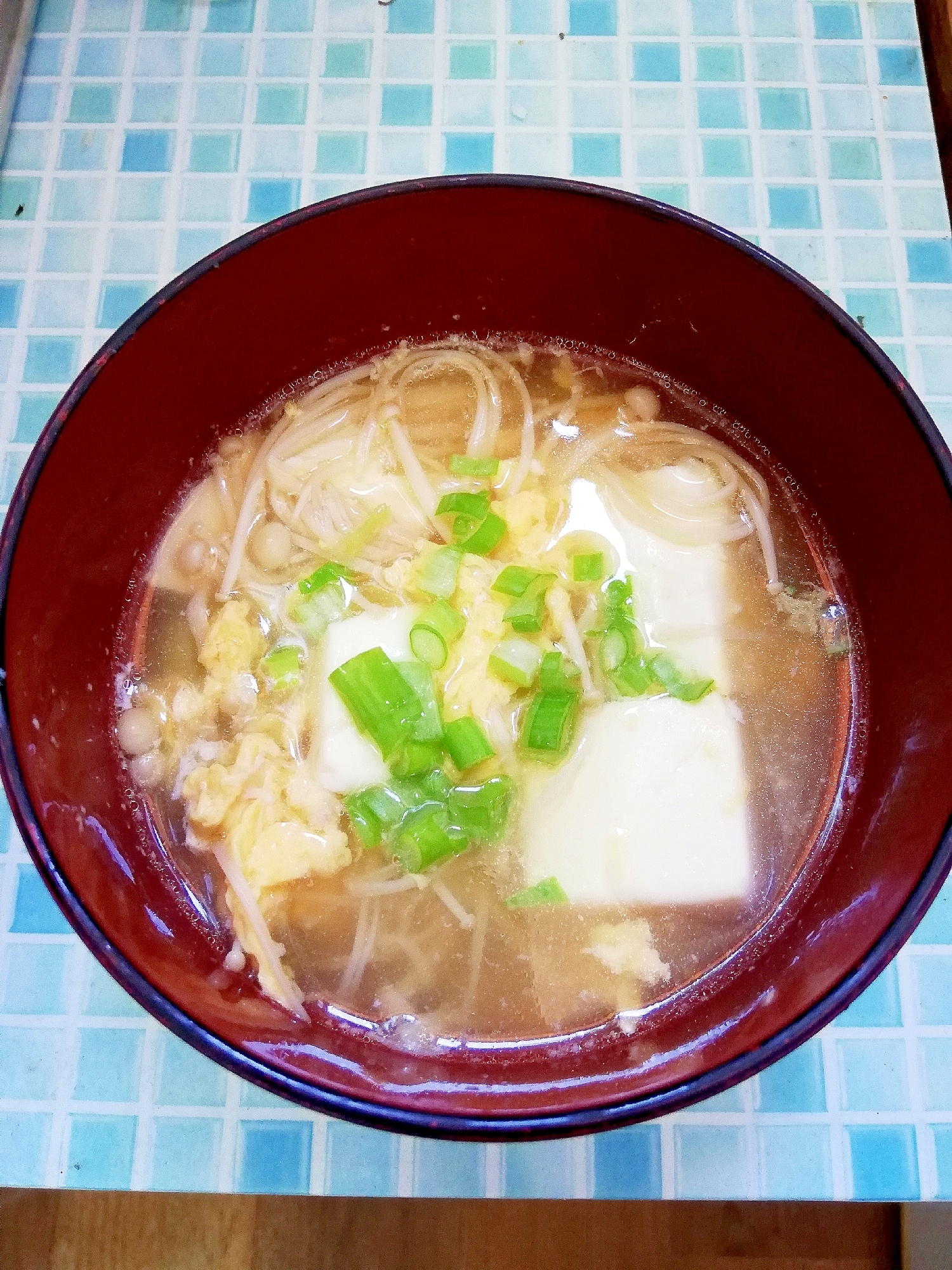 たんぱく質たっぷり☆豆腐とえのきの中華卵スープ