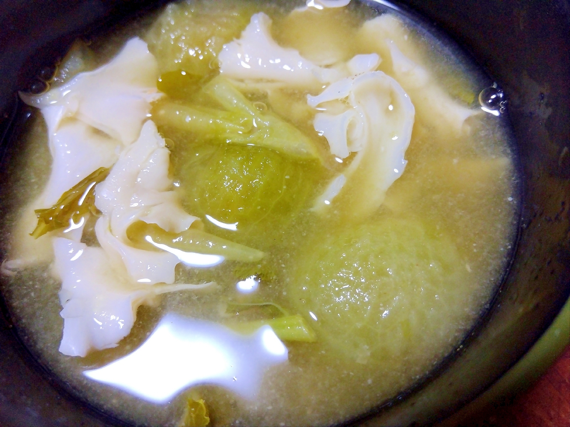 緑ミニトマト&ハナビラタケ&大根葉&ルッコラ味噌汁
