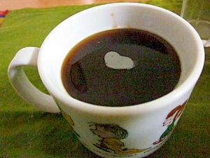 チョコレートでちょっぴりの甘味を出したコーヒー
