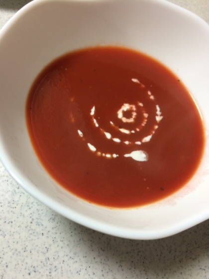 簡単すぎ！レンジで作る☆トマトジュースのスープ