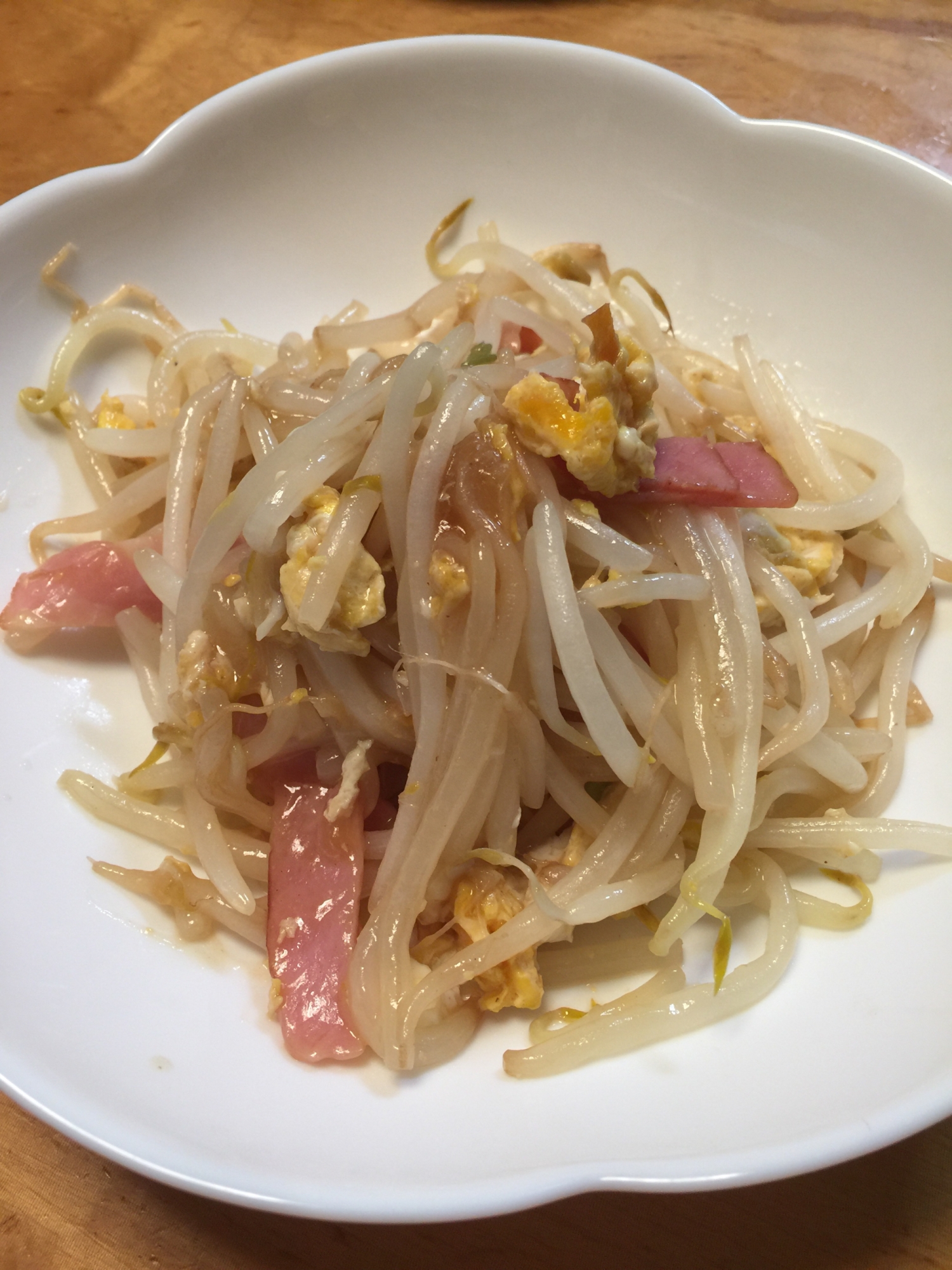 もやしと卵の炒めベーコン