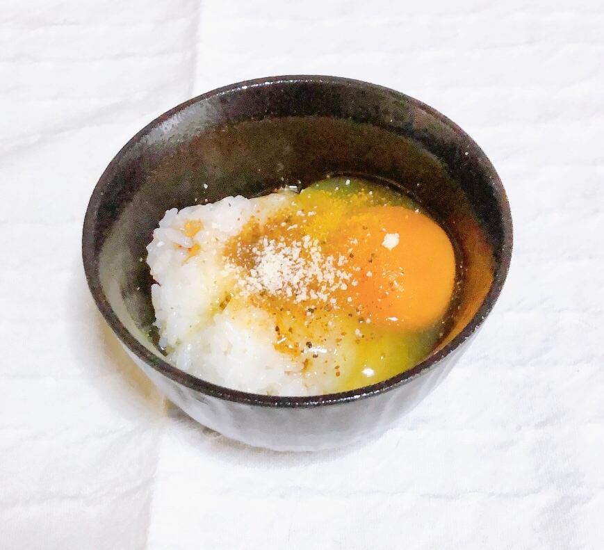 簡単⭐とび辛スパイス入り卵かけご飯