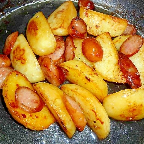 じゃがいもとソーセージのガーリック炒め レシピ 作り方 By デラみーやん 楽天レシピ じゃがいもとソーセージのガーリック炒め レシピ 作り方 By デラみーやん 楽天レシピ