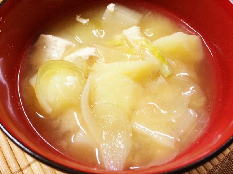 玉ねぎ&ジャガイモ&長イモ&豆腐の味噌汁
