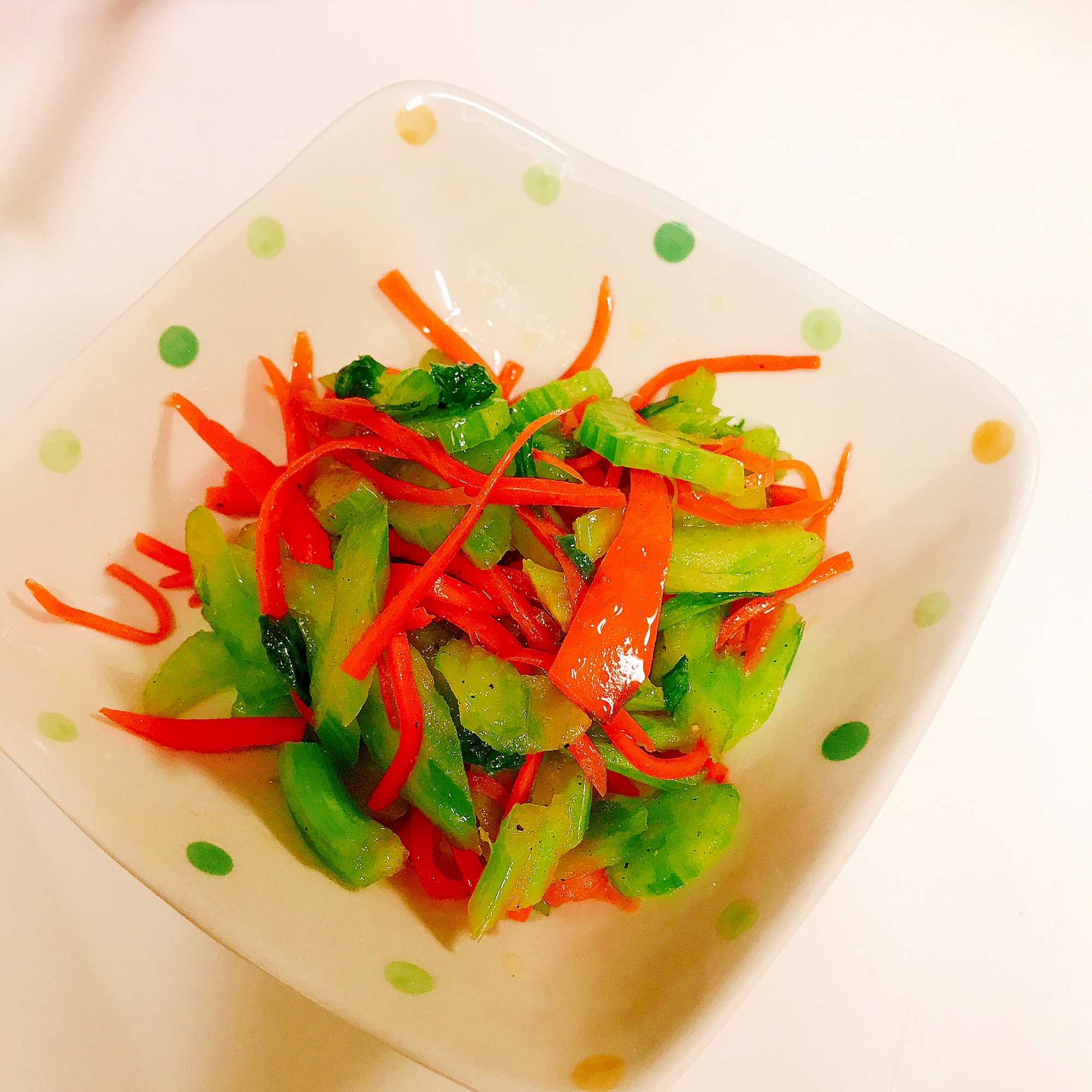 苦手なセロリを食べやすく セロリと人参の簡単サラダ レシピ 作り方 By Himako 楽天レシピ