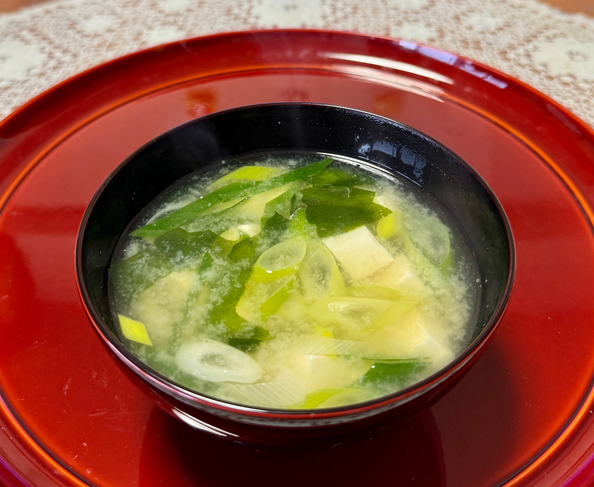 ꈍ◡ꈍｵｲｼｰﾈ♪豆腐と生わかめと長ネギの☆味噌汁