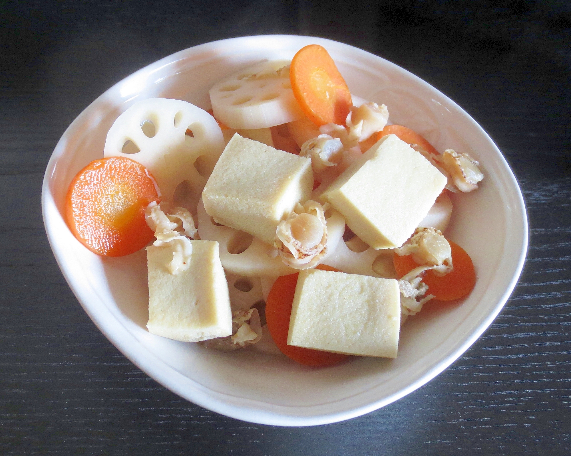 ほたて貝柱で　やさしいお味の　高野豆腐煮