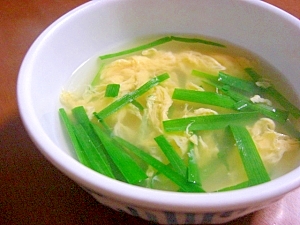 ニラと卵のコンソメスープ レシピ 作り方 By Tukuyo93 楽天レシピ