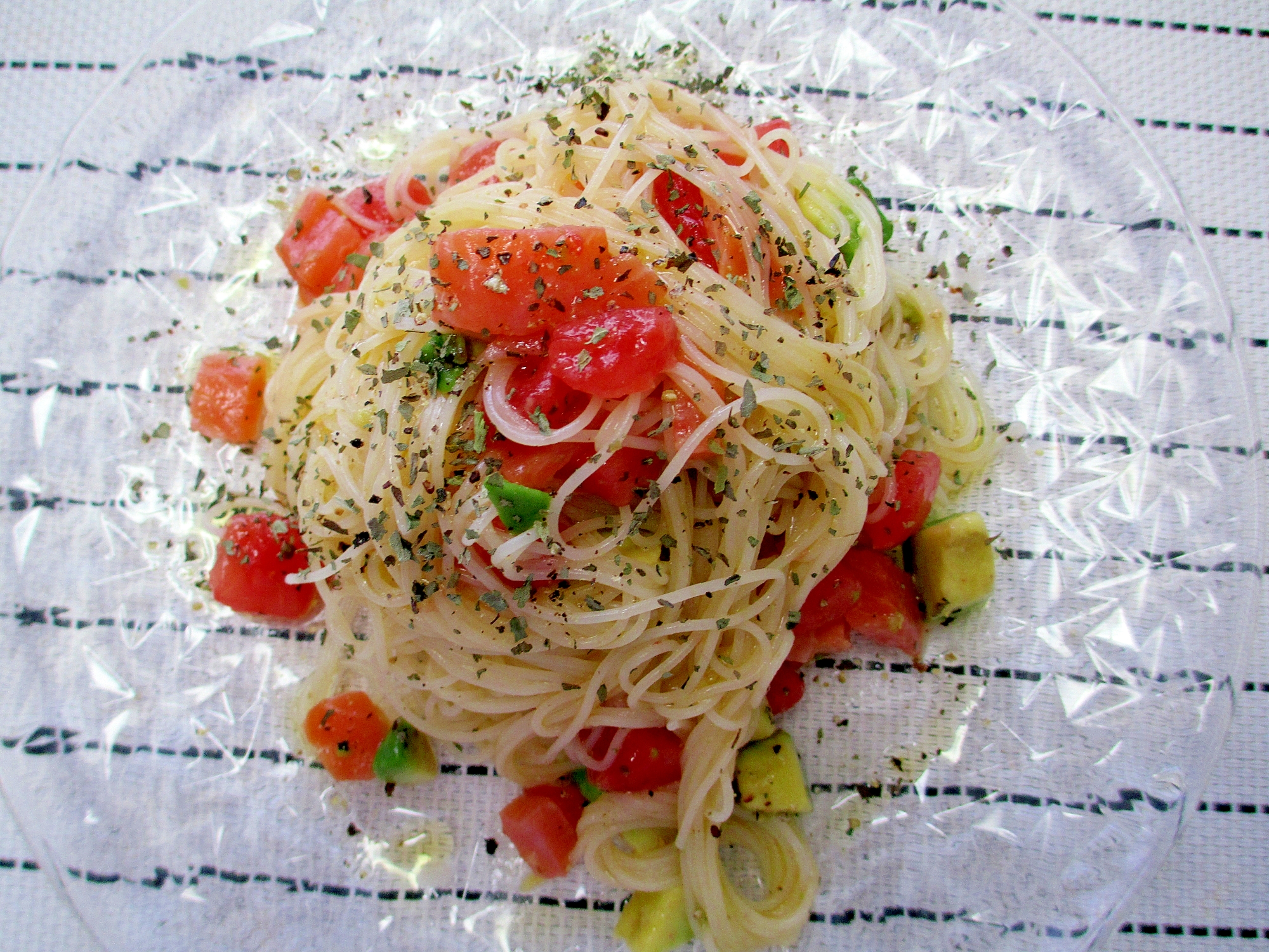 手軽におしゃれ サーモンとアボカドの冷製パスタ レシピ 作り方 By たけちゃ む 楽天レシピ 手軽におしゃれ サーモンとアボカドの冷製パスタ レシピ 作り方 By たけちゃ む 楽天レシピ