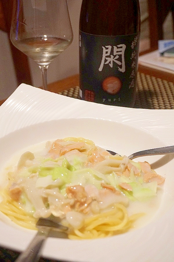 秋鮭とキャベツの豆乳チーズクリームパスタ