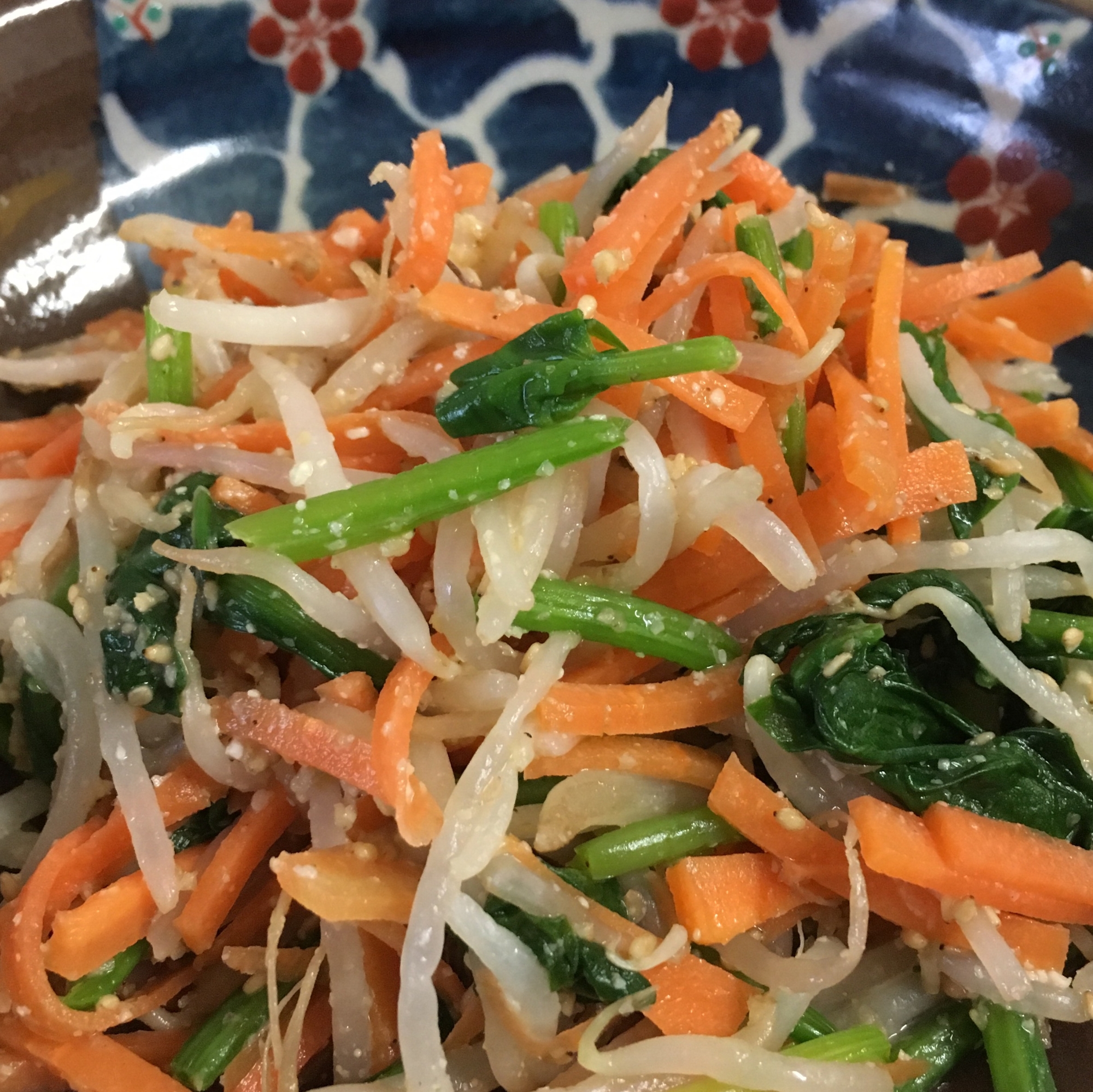 ほうれん草とにんじんともやしの簡単味噌胡麻和え