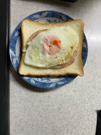 目玉焼きトースト