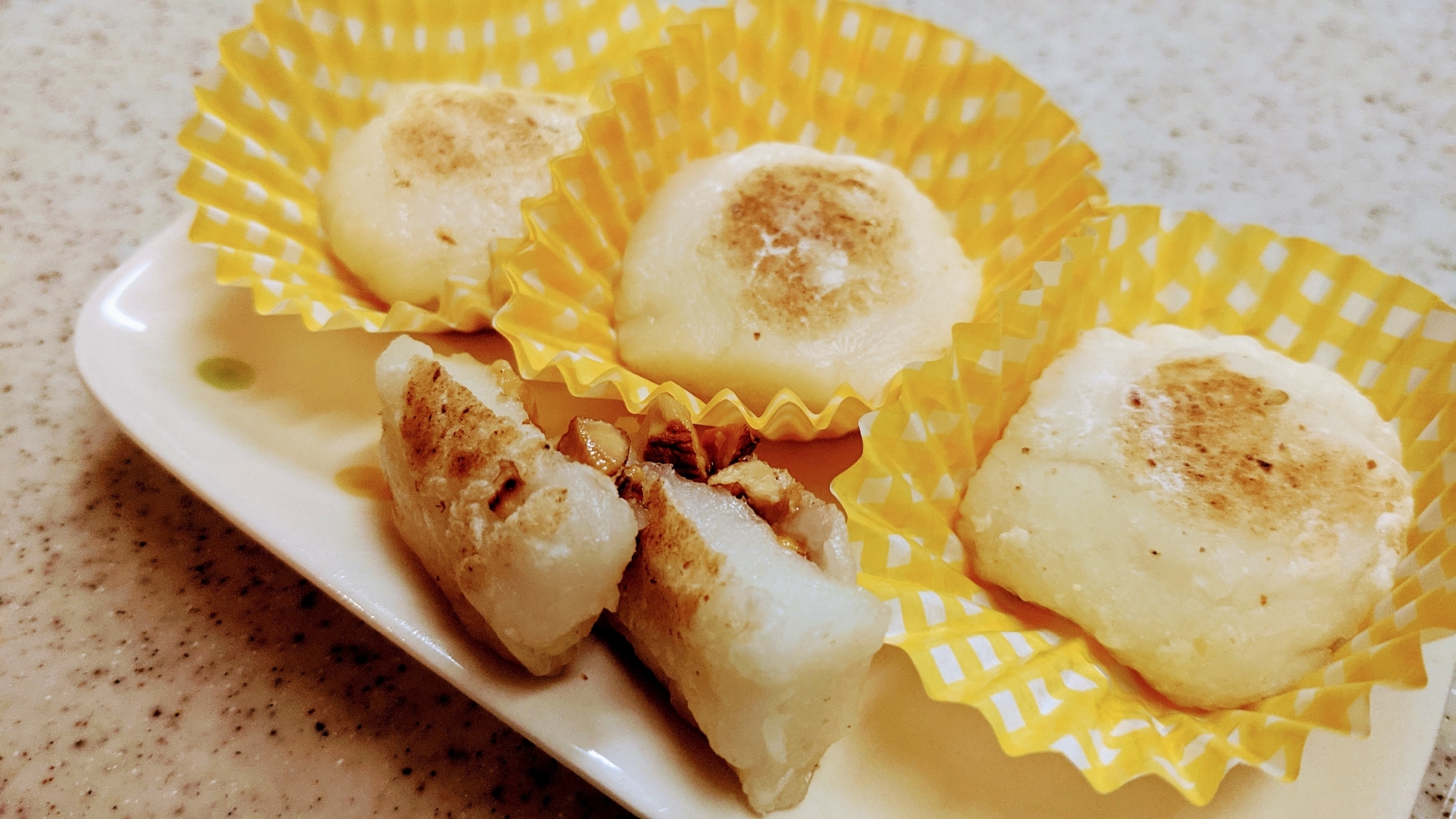 ナッツとごまの一口焼き餅(✿^‿^)