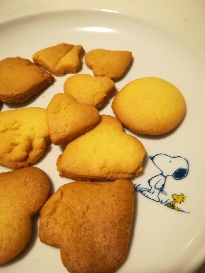 3歳半の息子と作りました♪材料も作る手順もシンプルで簡単でした(*^^*)息子と楽しく型抜きクッキーを作れました。息子とおやつタイムにペロリと食べちゃいました♪