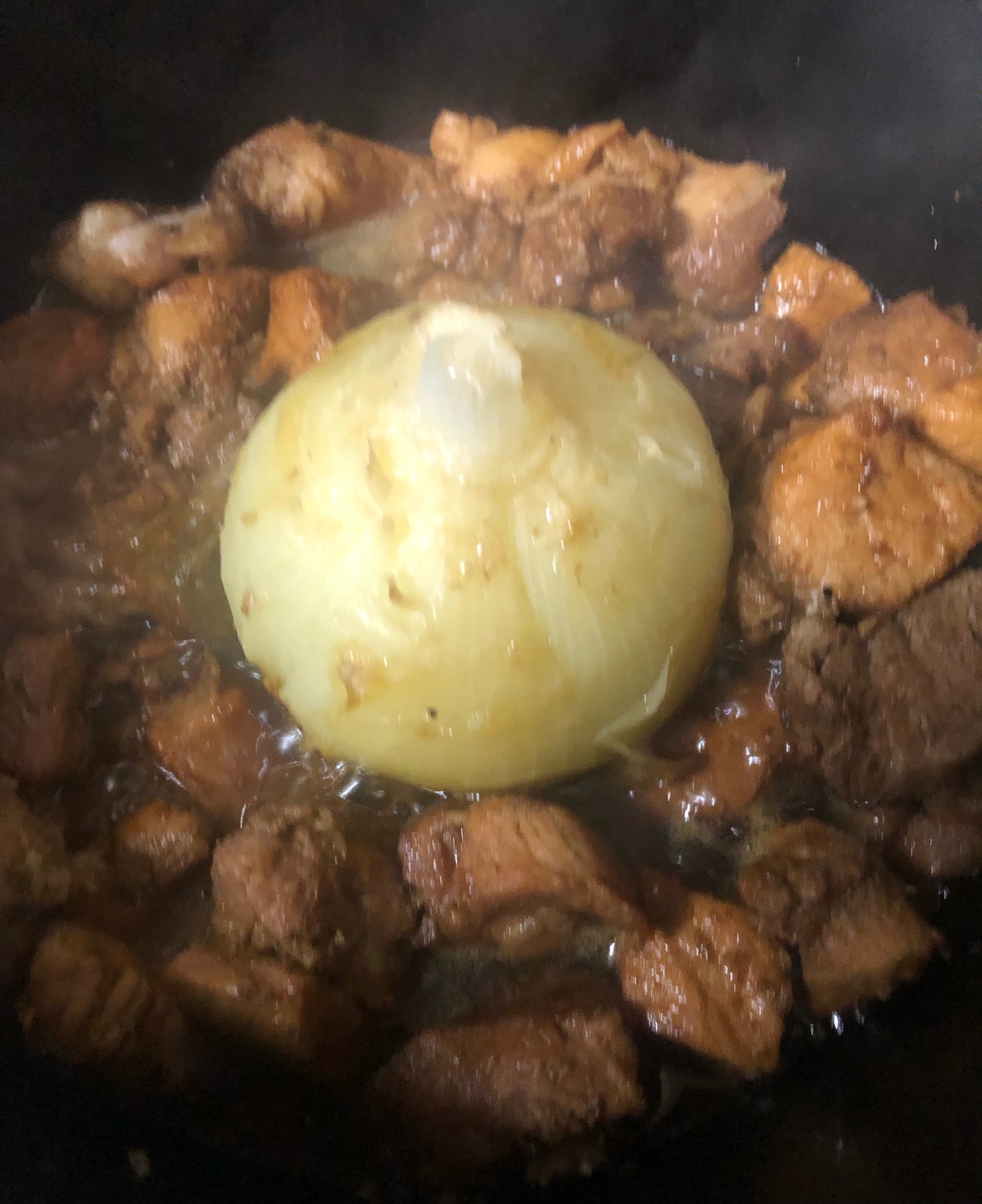 キャンプ飯♪ダッチオーブンで豚バラ塊肉のコーラ煮