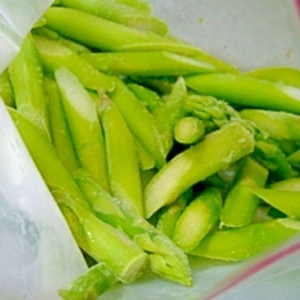 ポイントは切り方 アスパラの冷凍保存法 レシピ 作り方 By Sundisk 楽天レシピ ポイントは切り方 アスパラの冷凍保存法 レシピ 作り方 By Sundisk 楽天レシピ